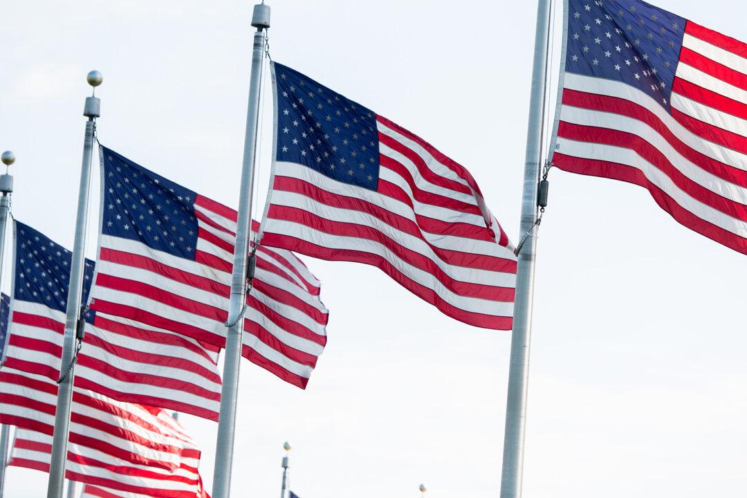Boy Spots National Guard With Shoelaces Untied in July 4th Parade–So He Immediately Leaps Into Action
