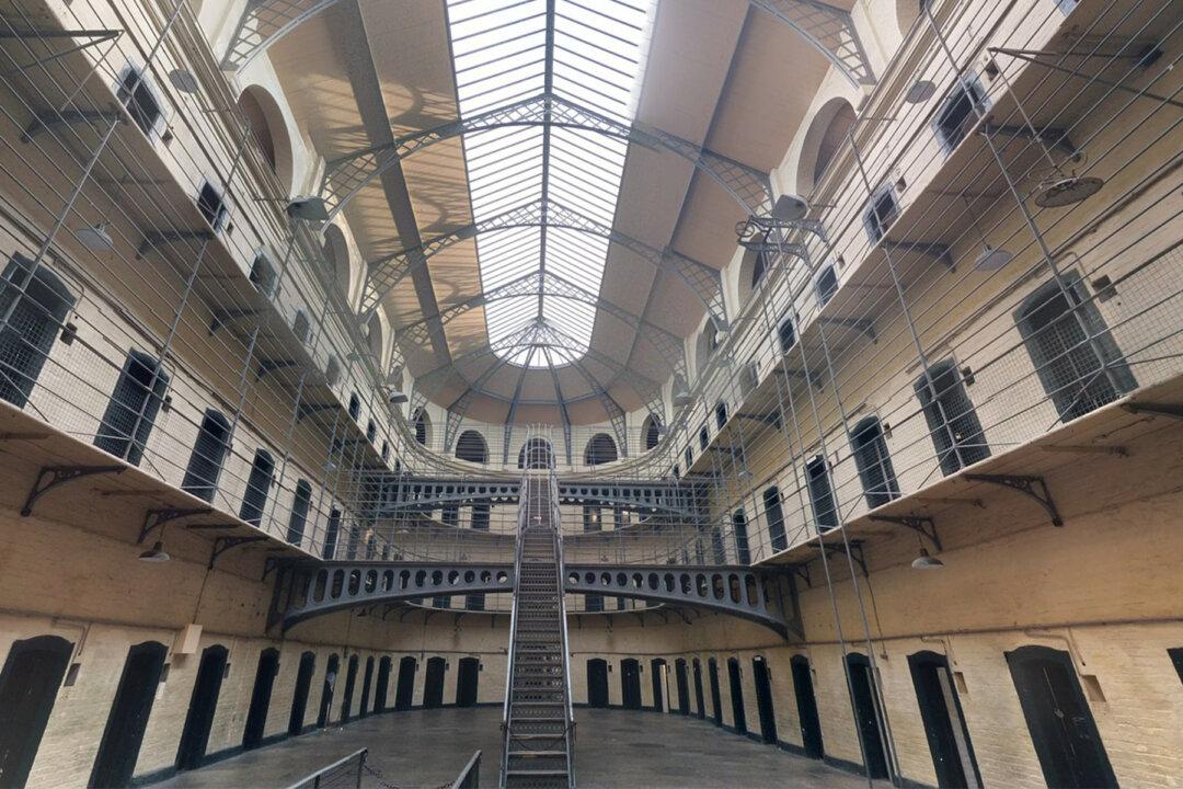 Prison Guard Suddenly Collapses, Then 6 Inmates Grab His Gun Belt and Have to Choose