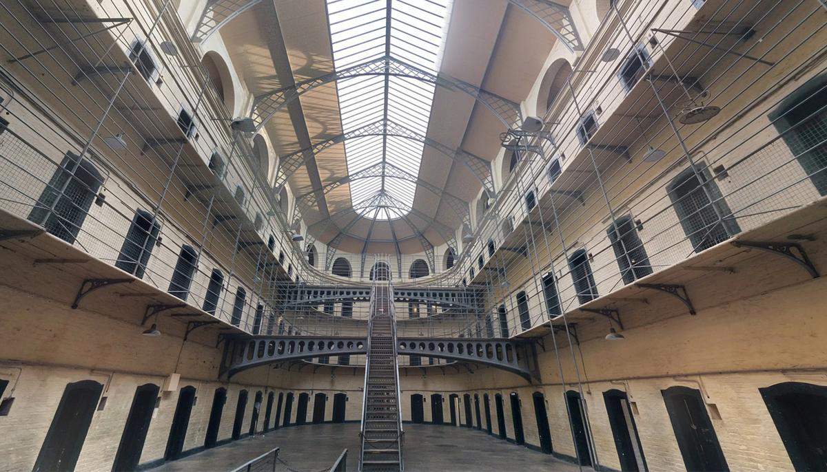 Prison Guard Suddenly Collapses, Then 6 Inmates Grab His Gun Belt and Have to Choose