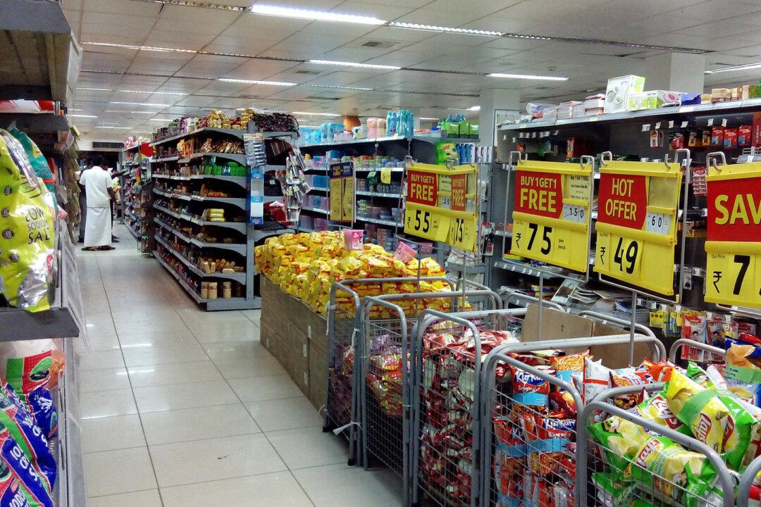 Angry Shopper Tells Non-Native Women to ‘Speak English,’ Their Response Was Unexpected