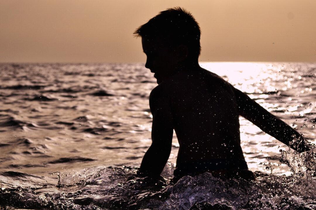 Child Dies 1 Week After Swimming Trip, Here’s What Parents Should Watch Out For