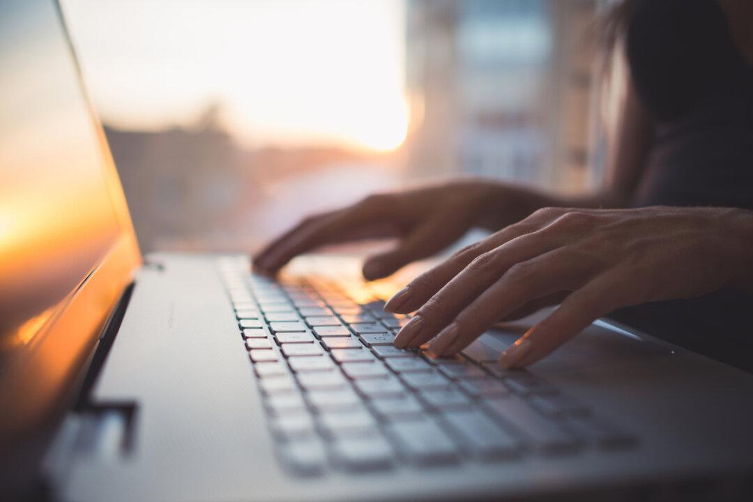 Why Internet Culture Struggles to Create Lasting Literary Classics
