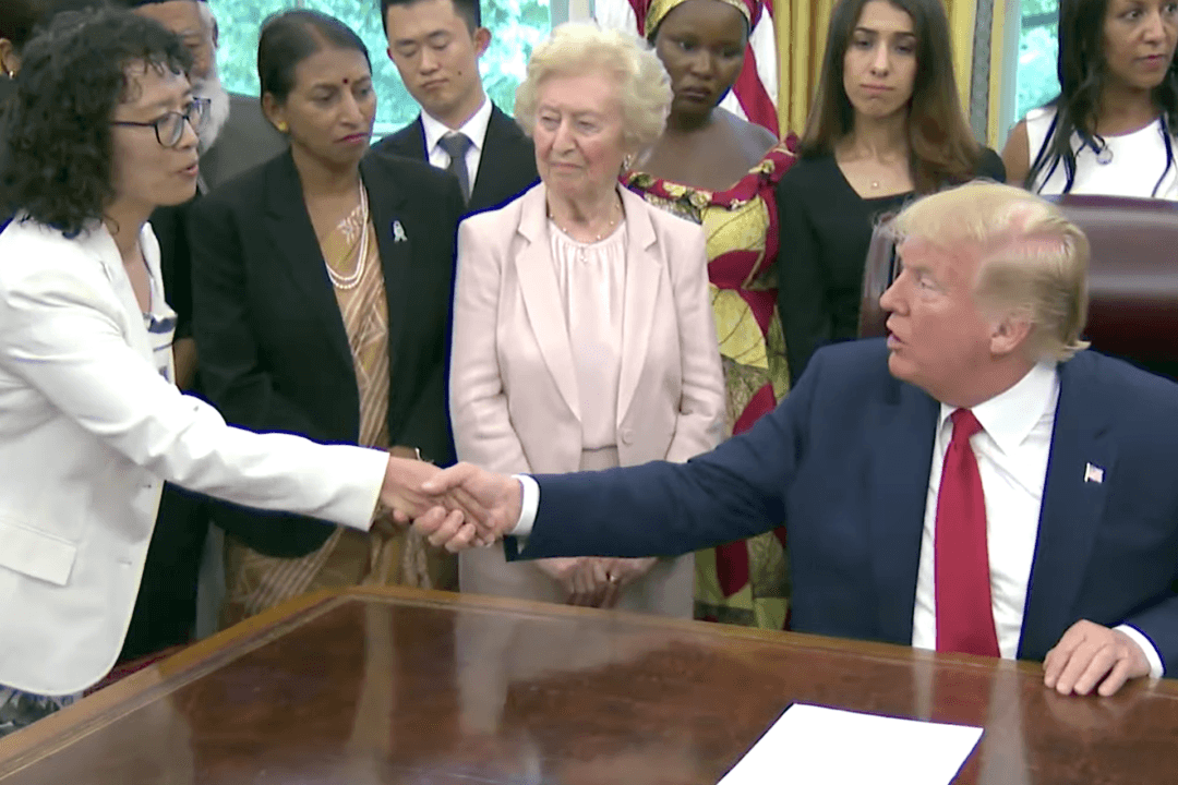 Trump Meets With Falun Gong Practitioner, Other Survivors of Religious Persecution