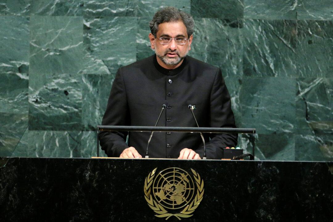 Former Pakistani PM Abbasi Arrested by Anti-Graft Agency