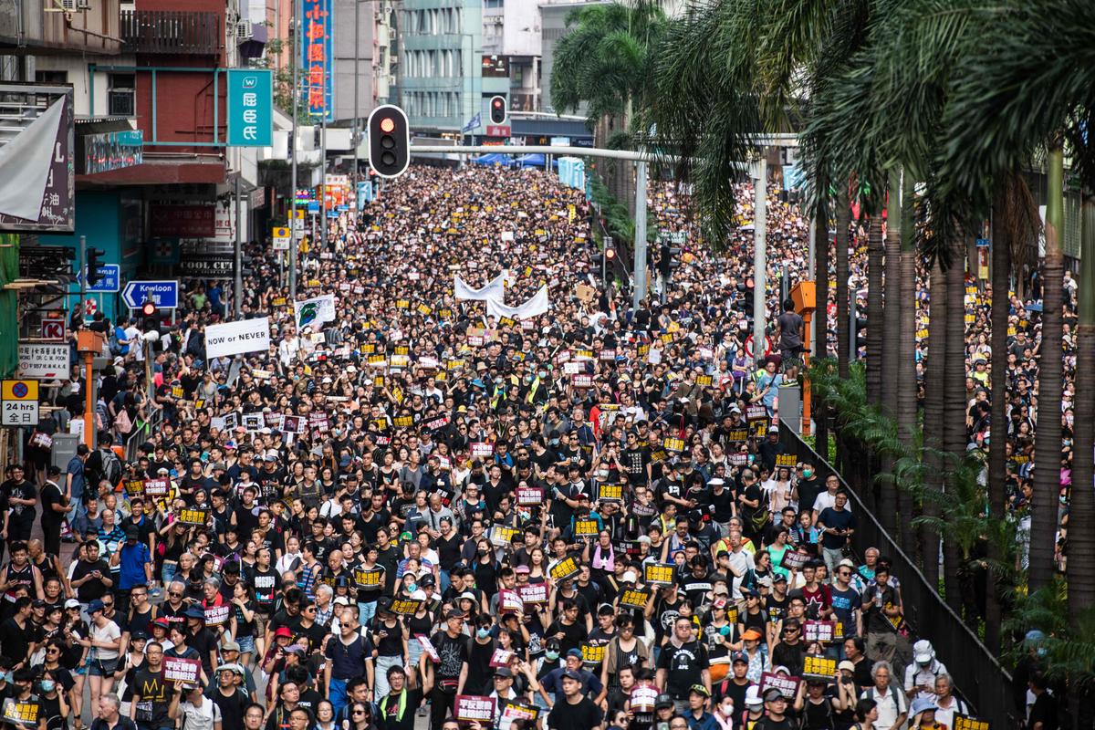 430,000 March in Another Weekend of Protests in Hong Kong, Police Fire Tear Gas, Rubber Bullets in Evening