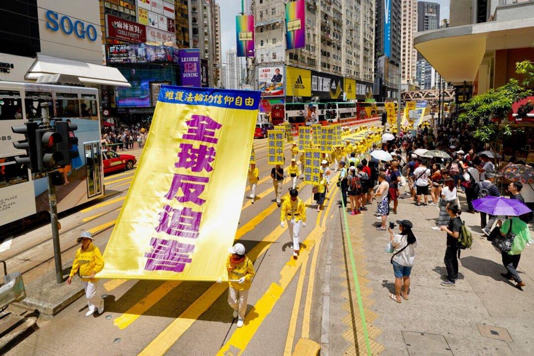 Falun Gong Practitioners in Hong Kong Mark 20th Year of Persecution in China