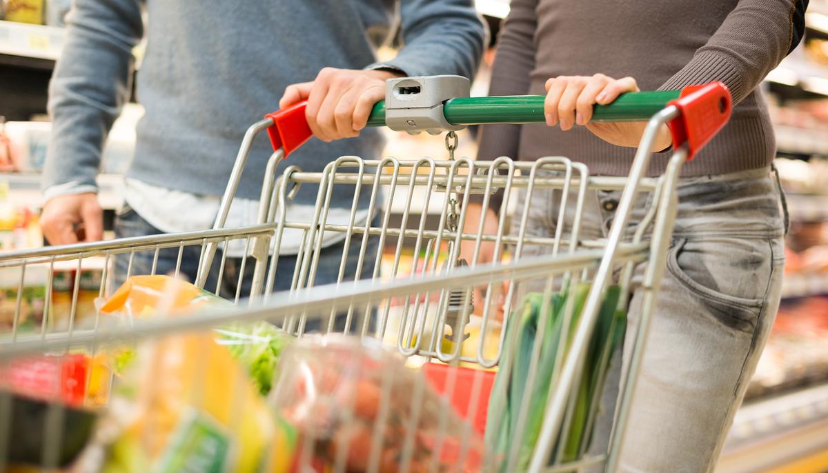 Couple Mocks Woman With 5 Kids Using Food Stamps, Then a Stranger Gets Back at Them