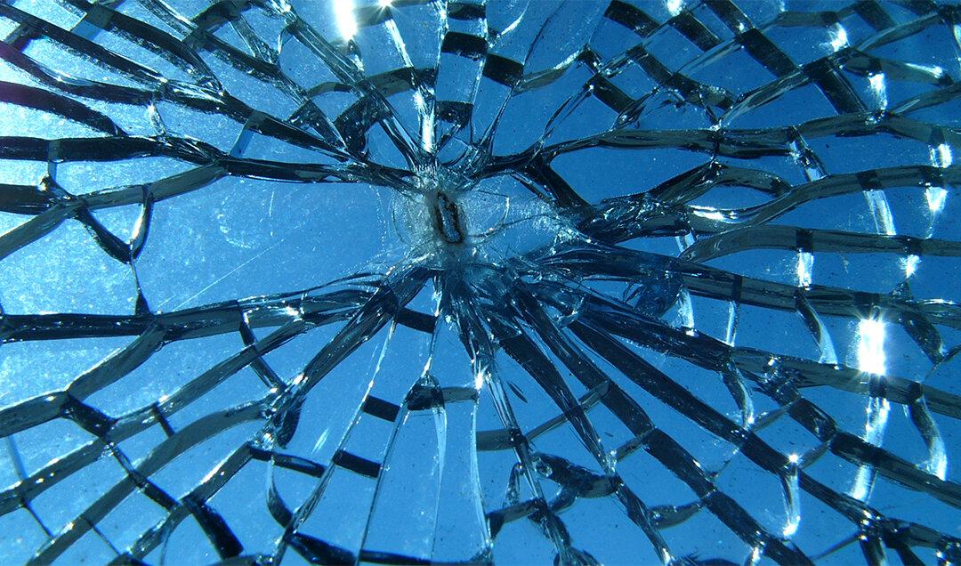 Emergency Room Doctors Discover Blade Shaped Shard of Glass Behind Teen’s Cheekbone