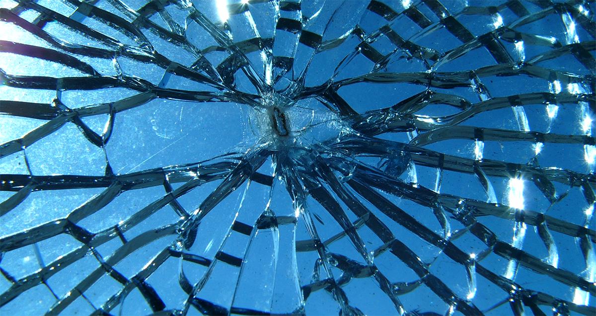 Emergency Room Doctors Discover Blade Shaped Shard of Glass Behind Teen’s Cheekbone