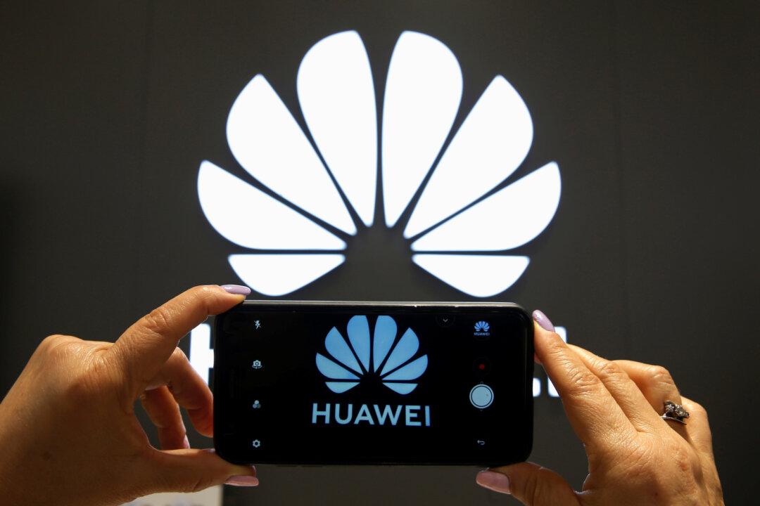 Trump Agrees to Prompt Responses to License Requests for Huawei Sales