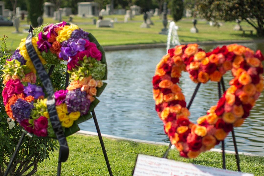 People Upset Over Missing Momentos at Cemetery, Then CCTV Reveals Awful Truth