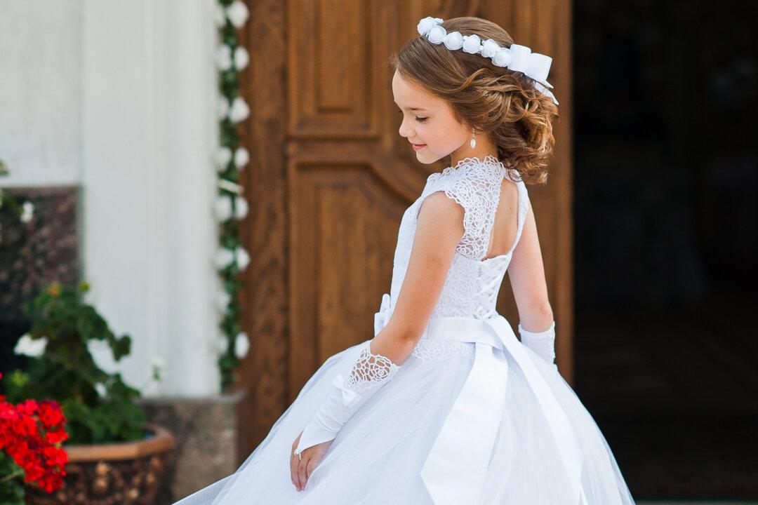 65-Year-Old ‘Groom’ Poses With Child ‘Bride’ in New York, but Then a Lady Grabs Her Away