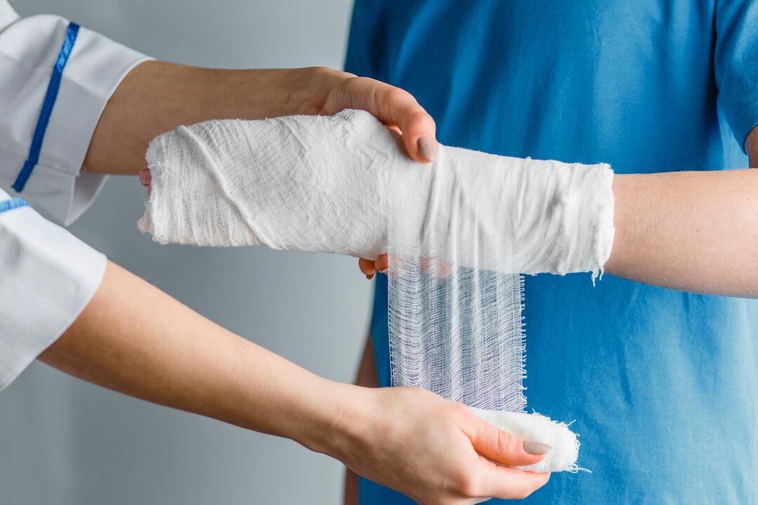 Mom Lost a Finger and Almost Died After Cat Scratch Infected Her With Flesh-Eating Bug