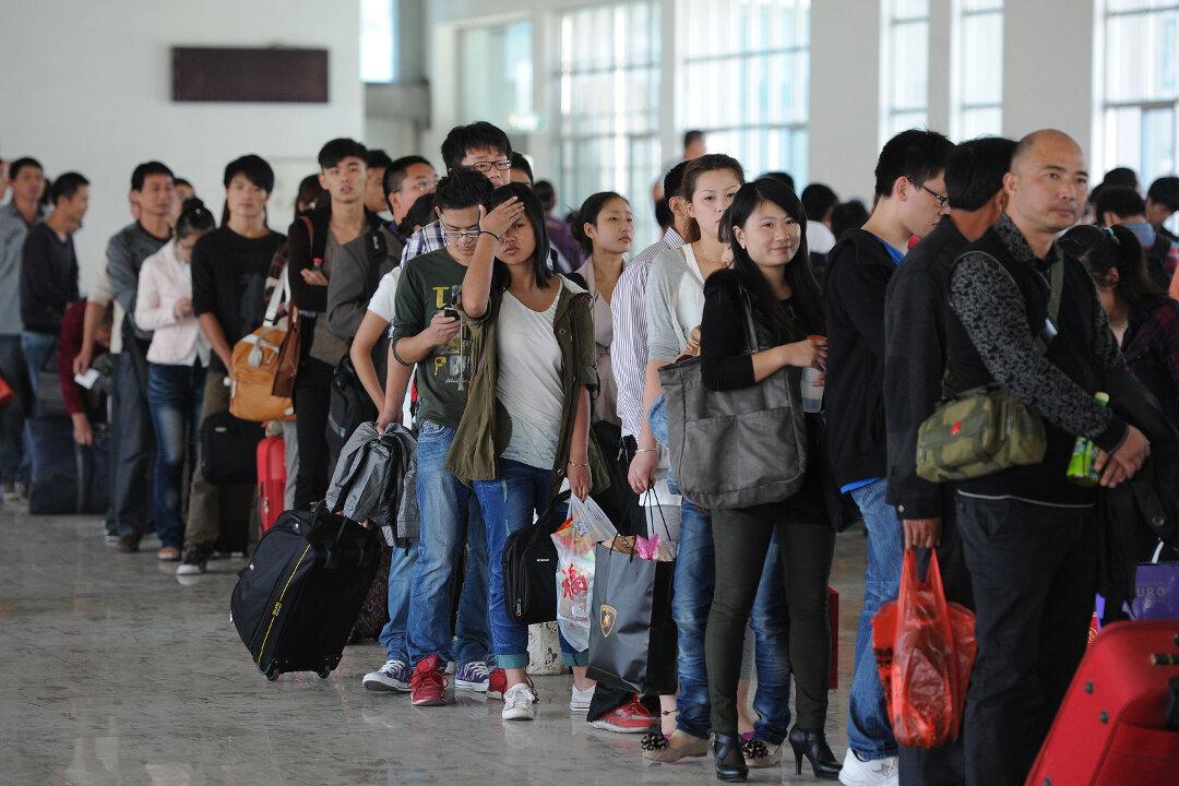 Family Abandons Mentally Disabled 3-Year-Old in Train Station, Mother Gets Caught