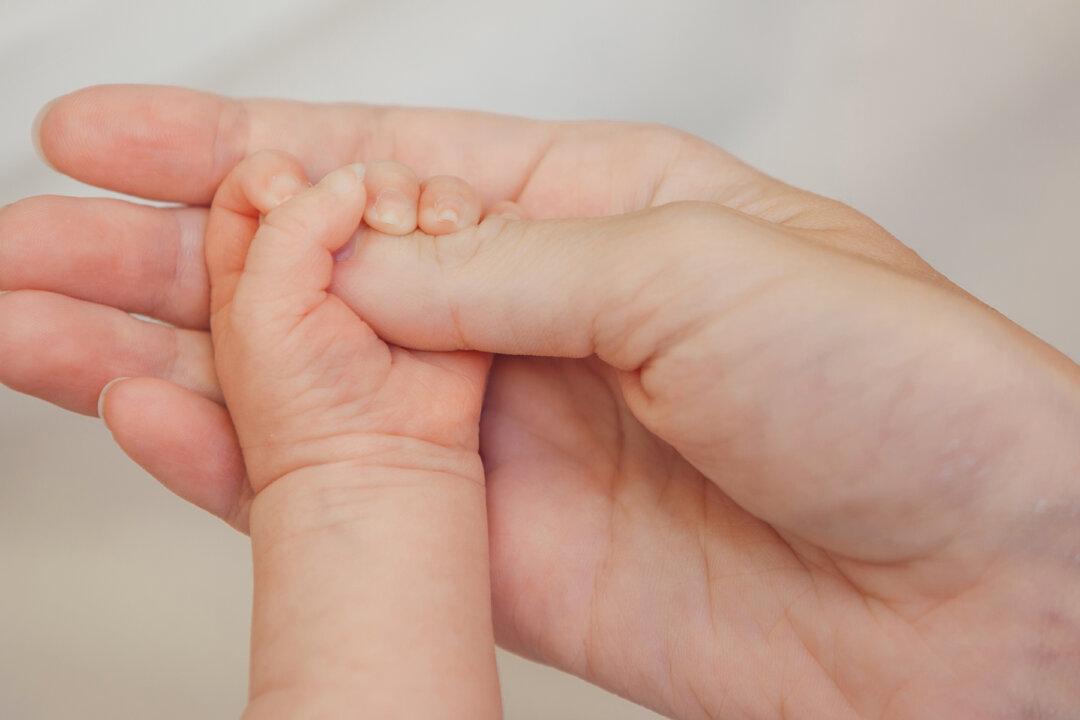 Newborn Baby Abandoned for ‘Ugly’ Face, 44 Years Later He’s a Motivational Speaker