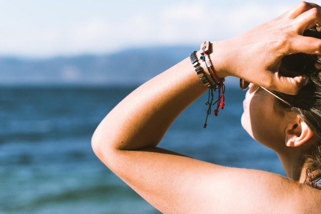 Mom’s Tip for Treating Sunburn Goes Viral, Dermatologists Say It Really Works