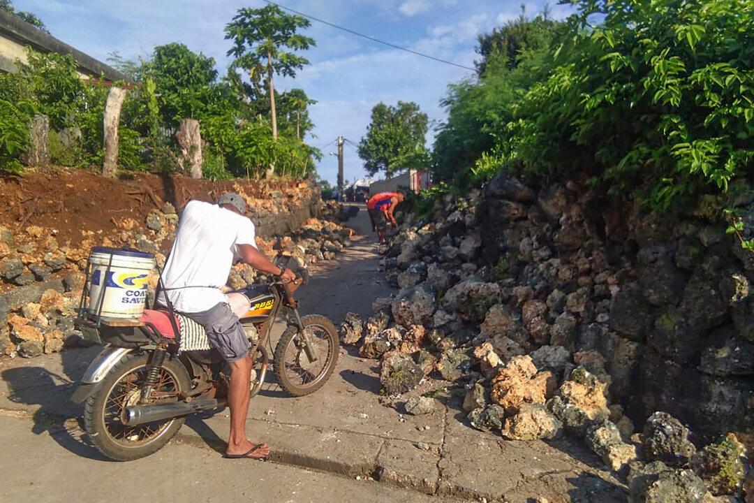 8 Killed in Quake, Aftershocks in Philippines, 60 Injured: Agency