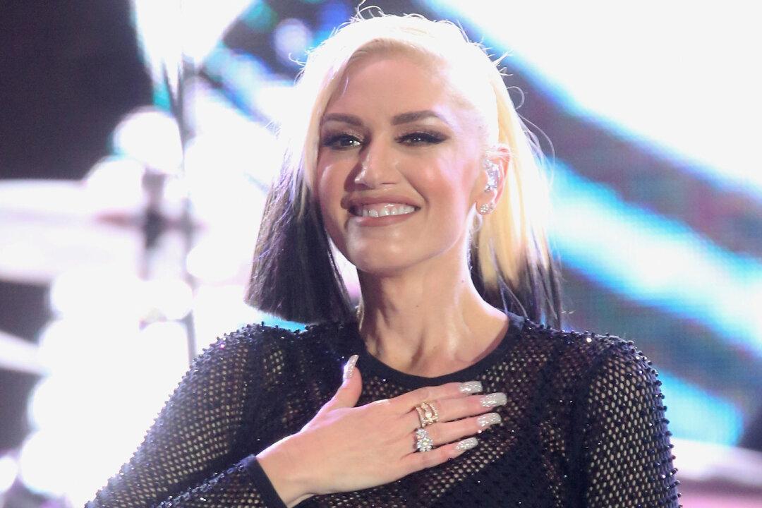 Gwen Stefani Outraged on Reading Mom’s Sign at Concert, Calls Her Boy Right Onto Stage