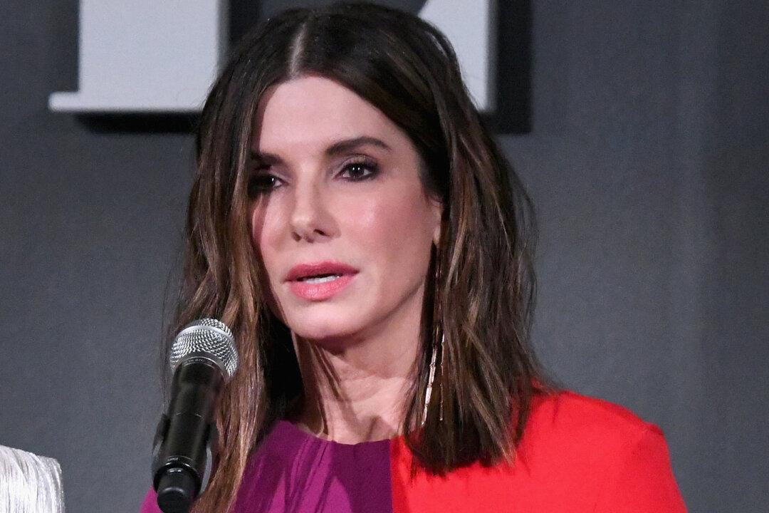 Sandra Bullock Cries Throughout a Candid Interview, Reveals Her Late Mom’s Advice