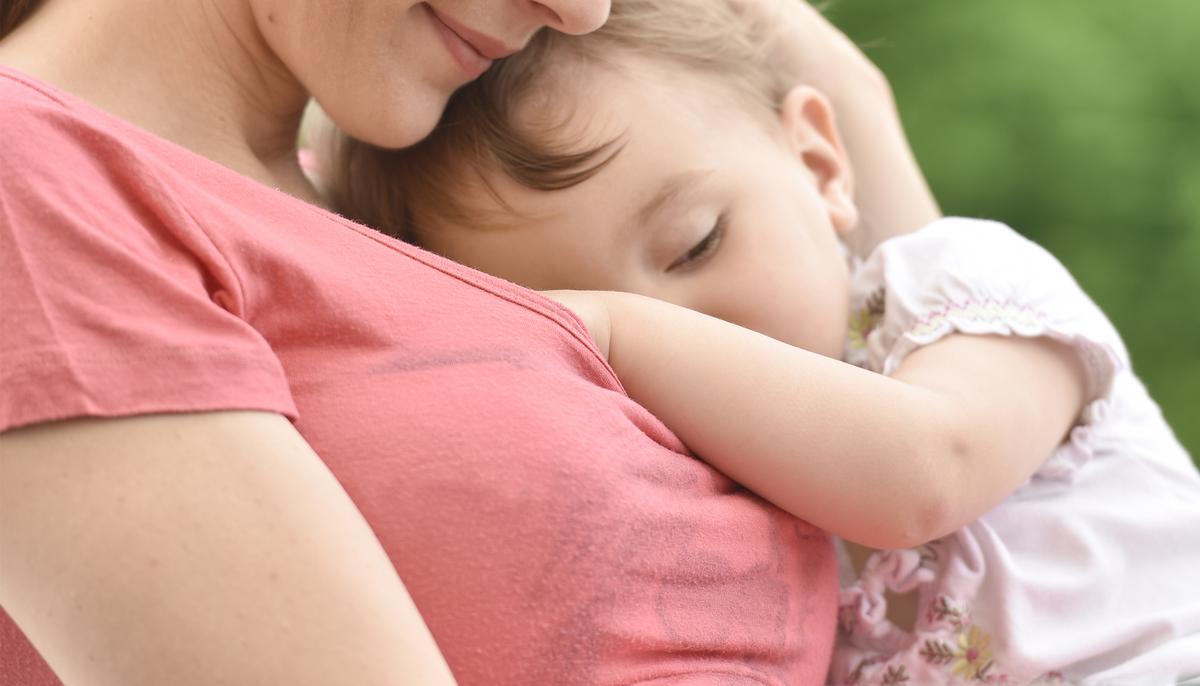 Mom Defends Posting Video of 4-Year-Old Daughter Breastfeeding After Bullies Hit Hard