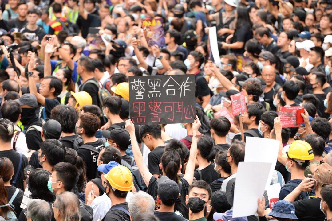 Hong Kong Public Servants Announce an Unprecedented Rally in Support of Protesters