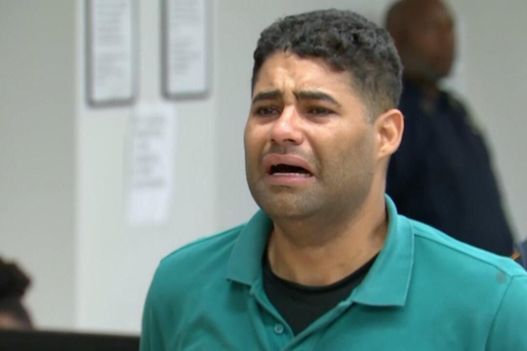 Indictment Delayed for New York Father Allegedly Who Left Twins in Hot Car