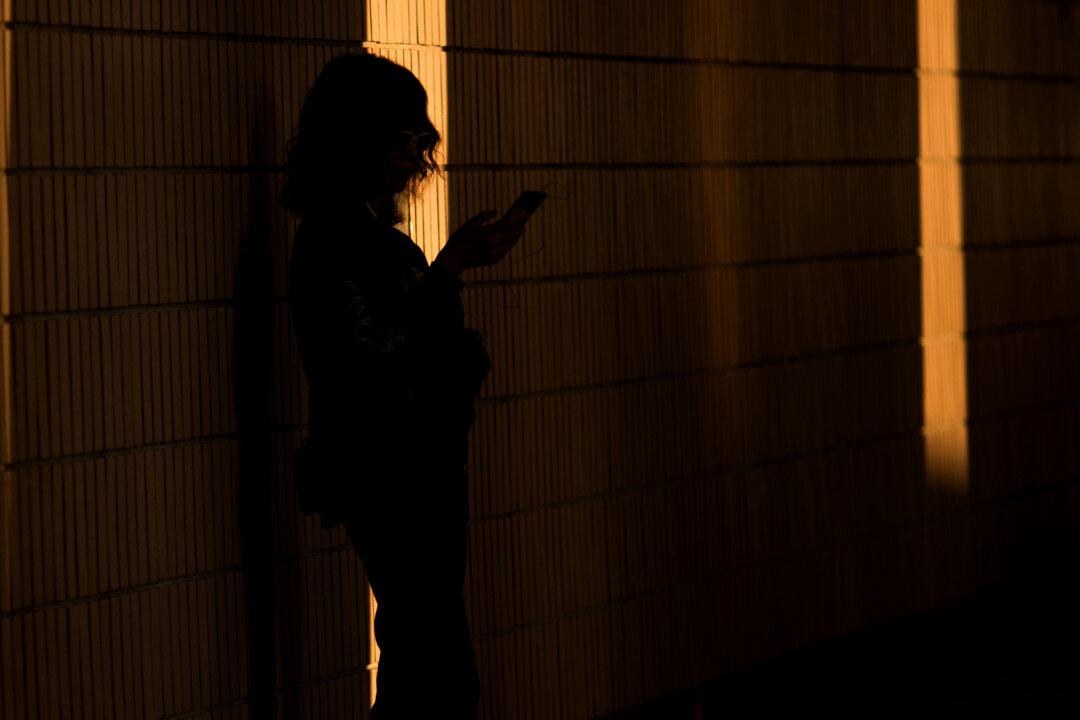 Man Warns a Woman About Her Safety While Allegedly Robbing Her, Leads to His Arrest