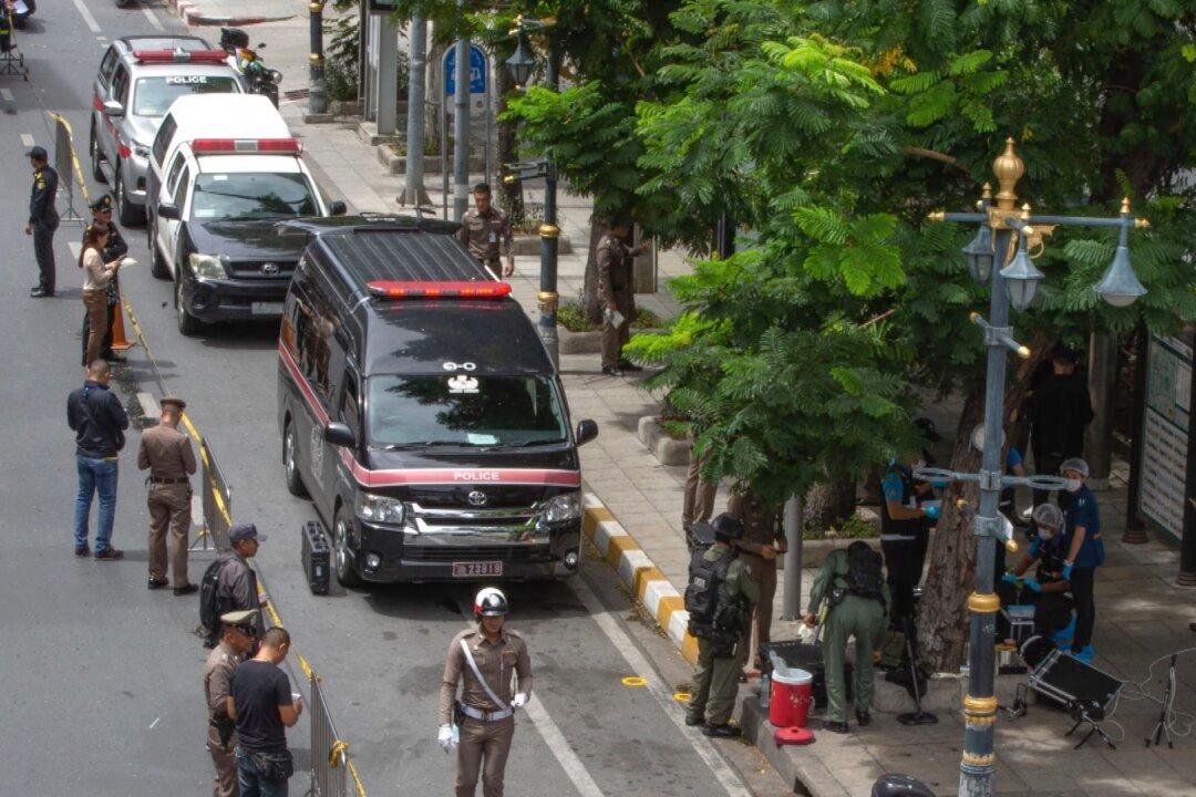 Thai Leader Orders Investigation of Bangkok Blasts; 4 Hurt