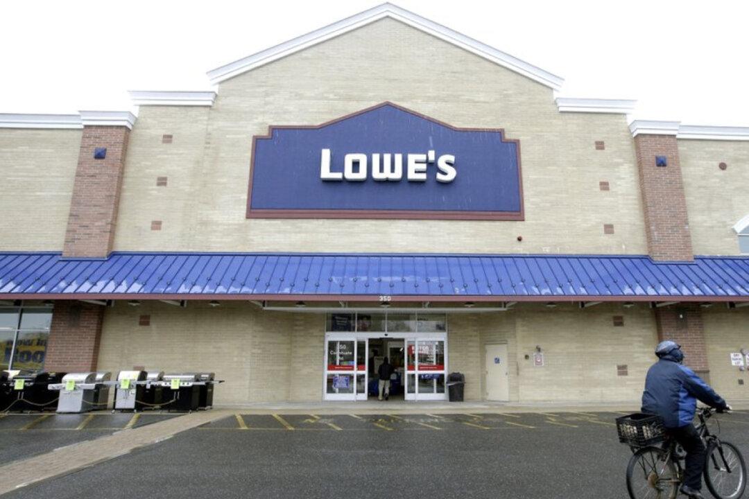Lowe’s Is Laying Off Thousands of Workers
