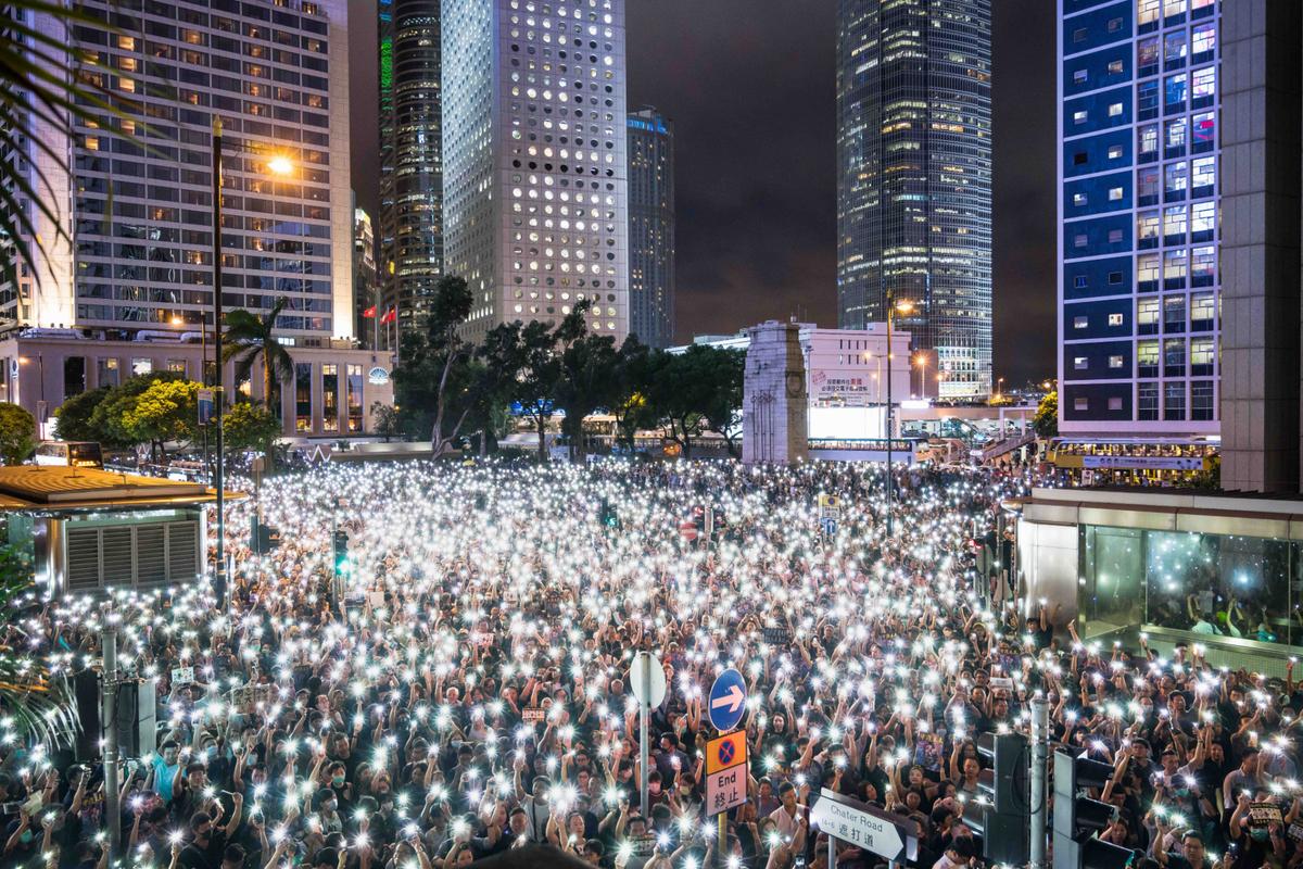 40,000 Civil Servants Rally in Hong Kong Ahead of Citywide Strike