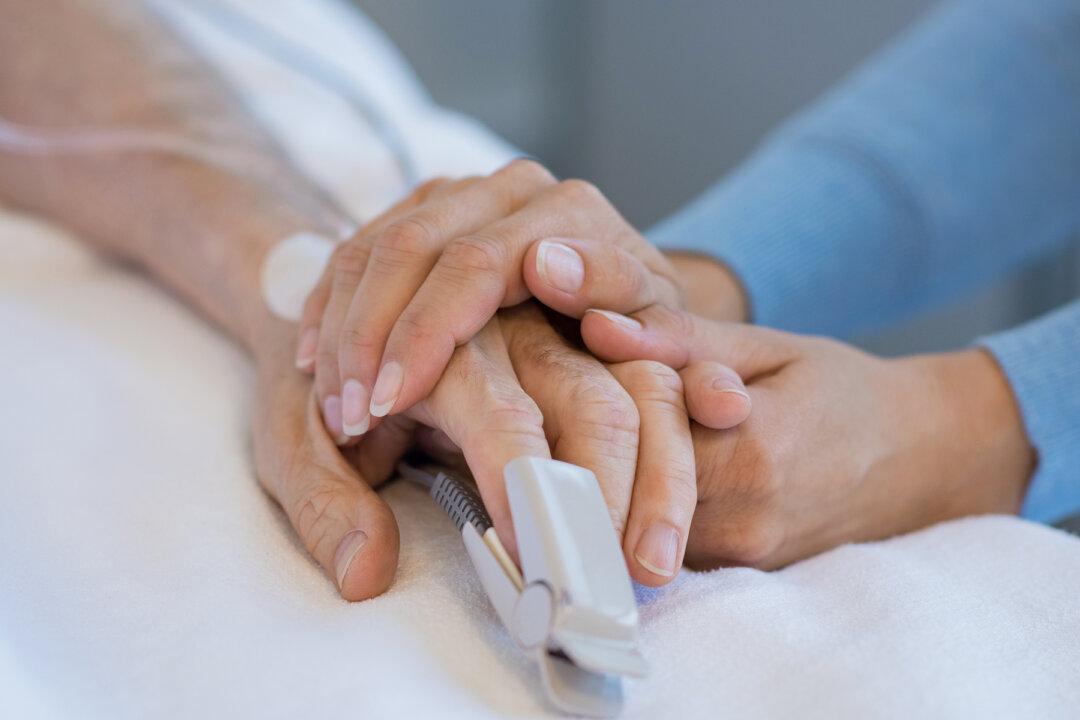 Man Wakes Up From 5-year Coma After Wife Nursed Him 20 Hrs per Day–Then He Says 4 Stunning Words