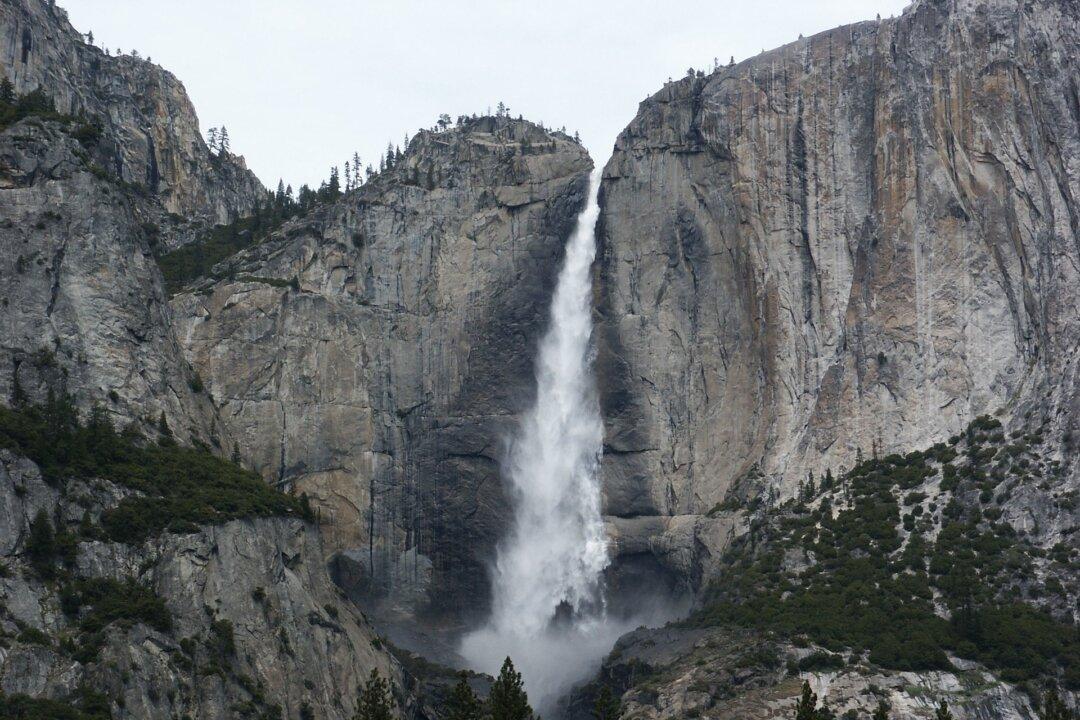 Tourist Dies After Slipping At Yosemite Waterfall