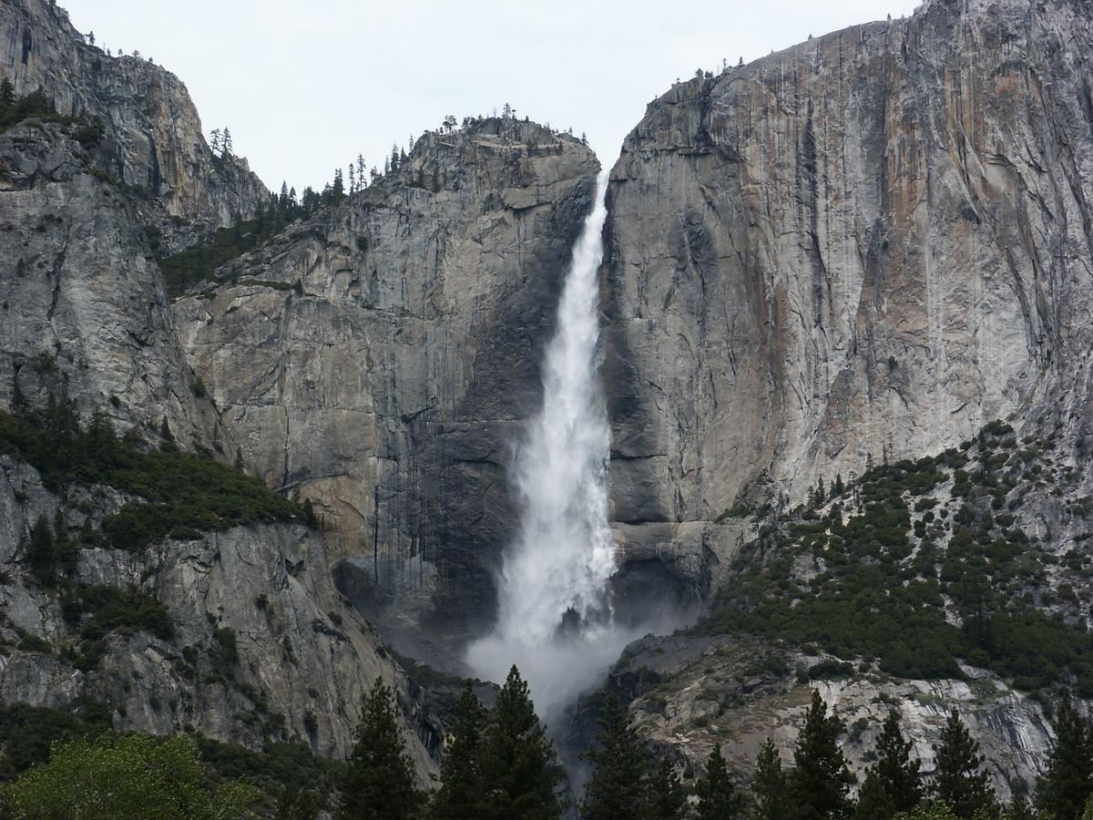 Tourist Dies After Slipping At Yosemite Waterfall
