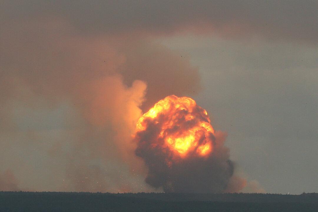 Blast Wave from Russian Ammunitions Depot Explosion Caught on Video
