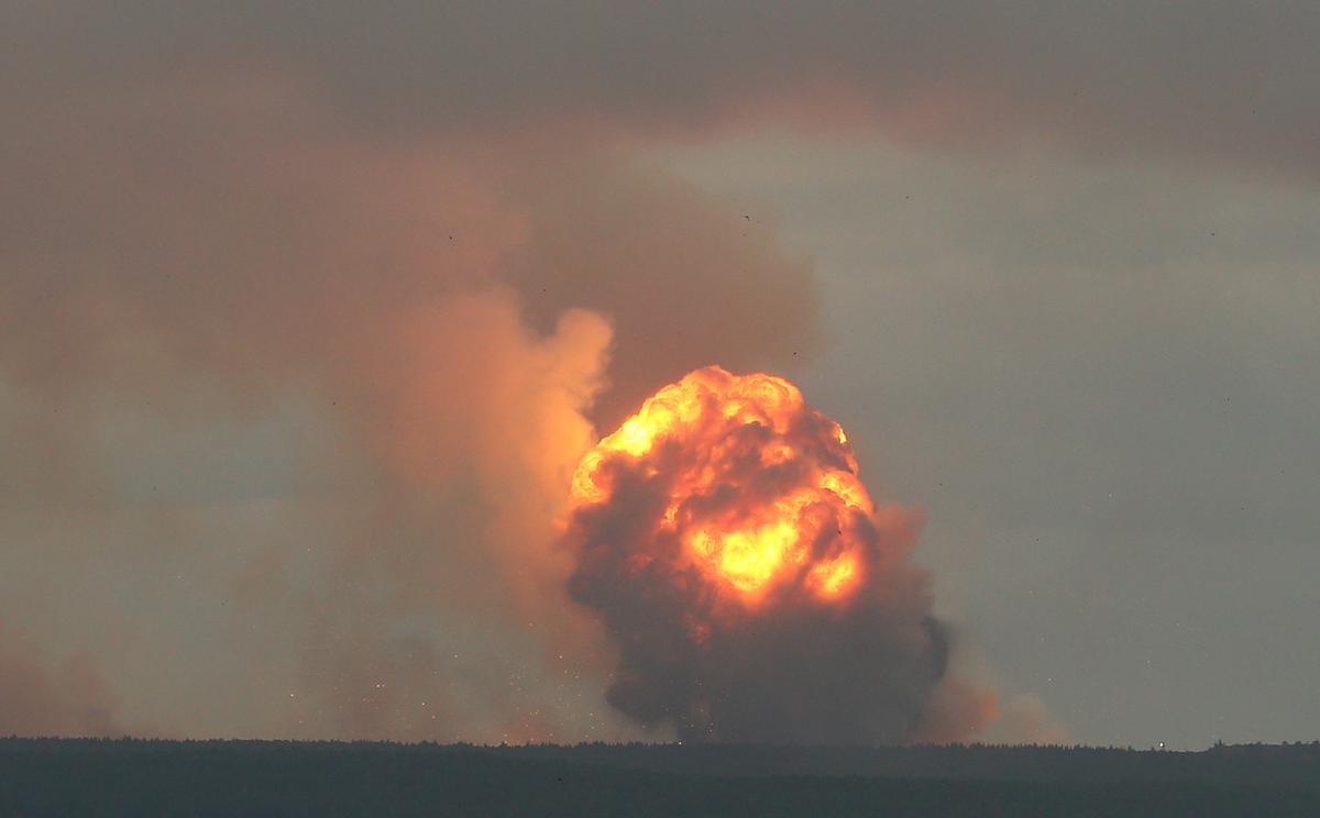 Blast Wave from Russian Ammunitions Depot Explosion Caught on Video