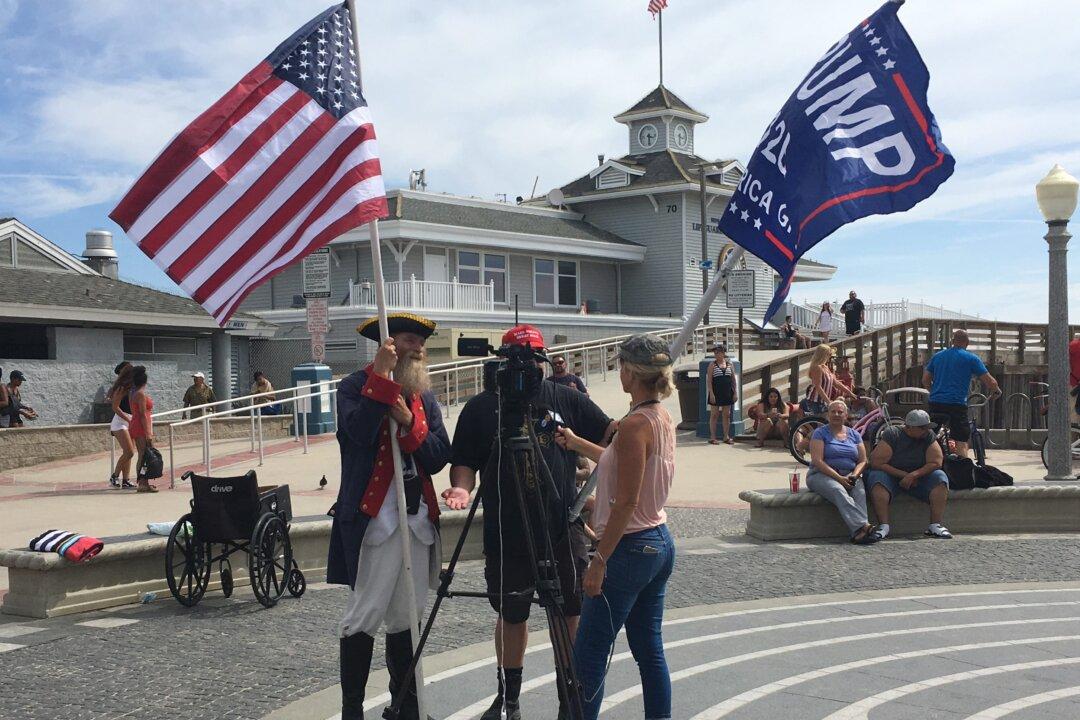 Enthusiastic Rally for Trump Draws Attention in Newport Beach