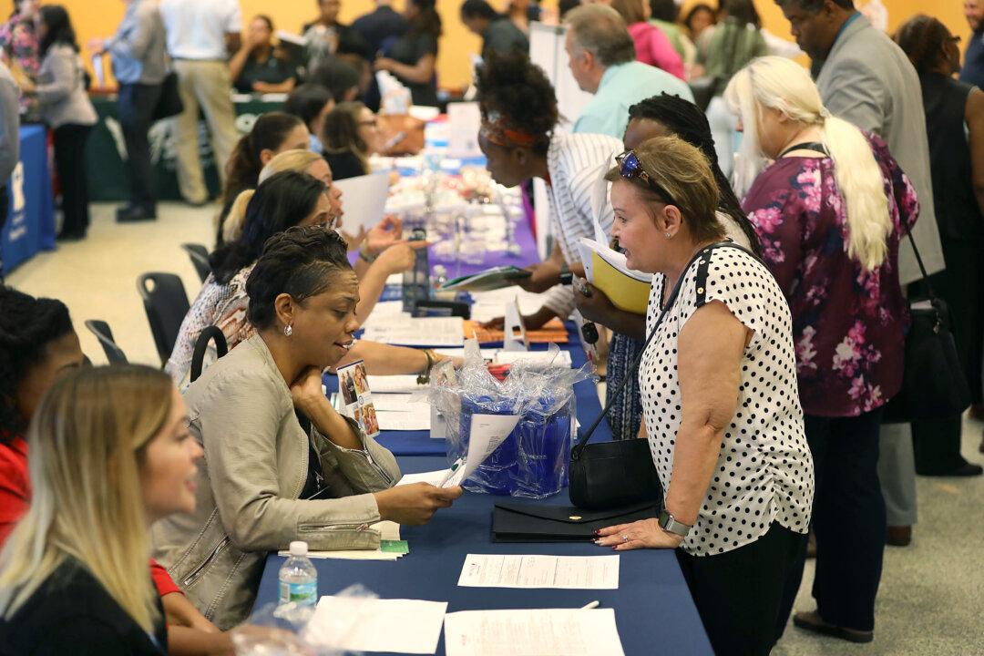 US Economy Adding Jobs Mostly in Higher-Paying Industries, Data Analysis Shows