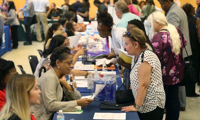US Economy Adding Jobs Mostly in Higher-Paying Industries, Data Analysis Shows