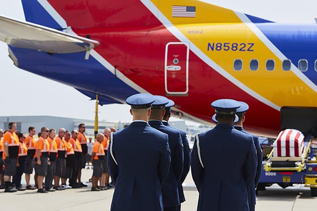 An Entire Airport Came to a Halt to Honor the Remains of a Returning Vietnam Veteran
