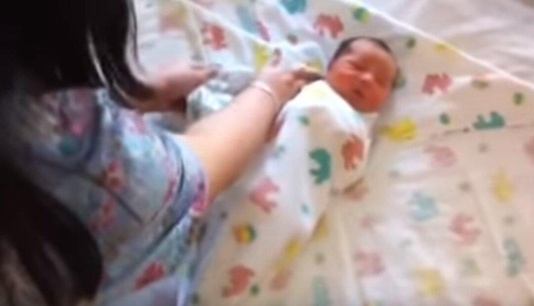 Video: How to Double-Swaddle a Baby, but It’s Controversial