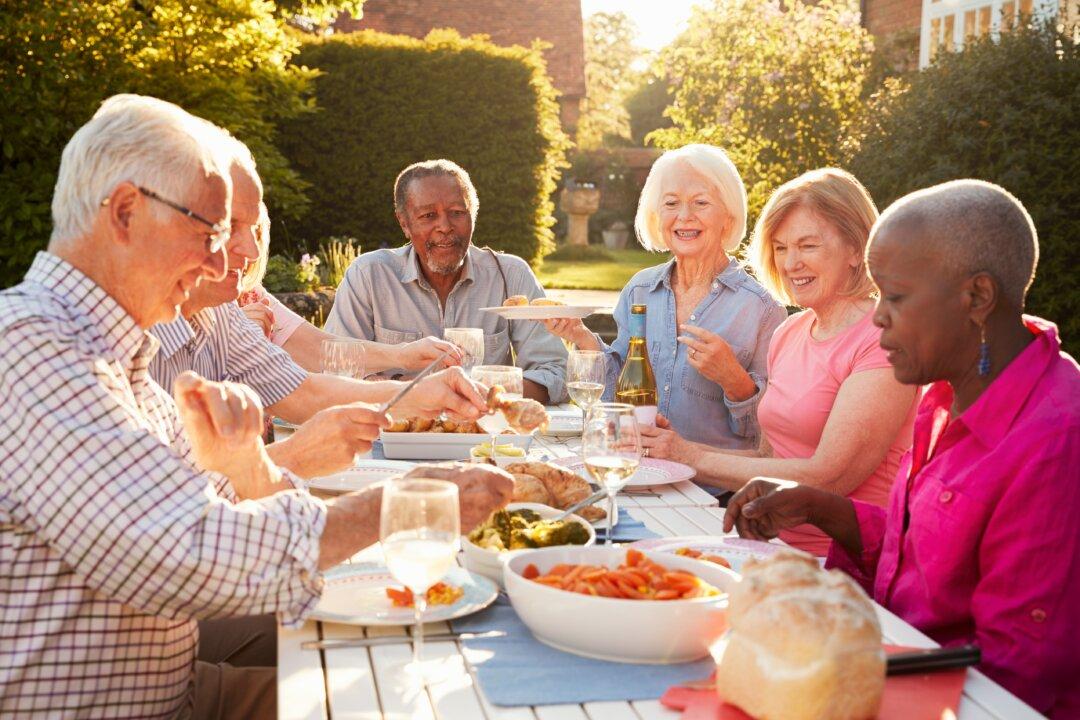 Staying Socially Active at Age 60 Lowers Risk of Developing Dementia Later in Life
