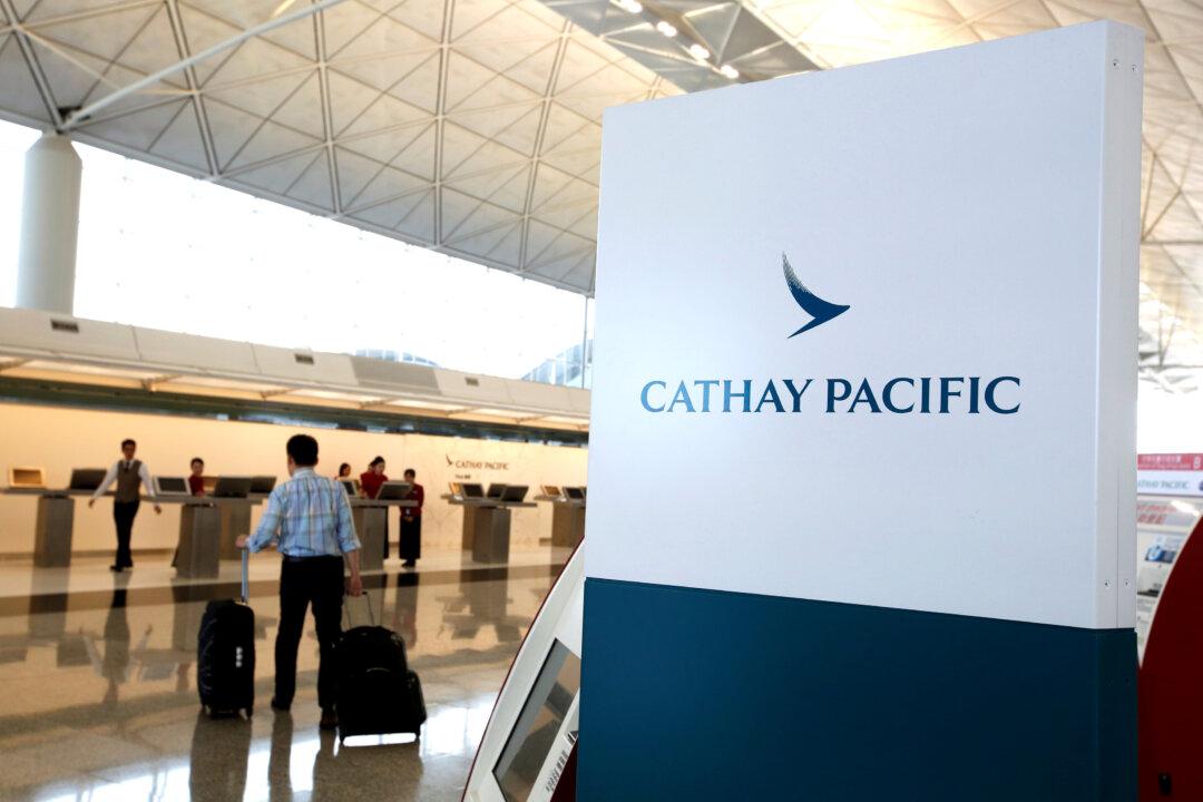 Cathay Pacific Shares Slump After China Cracks Down on Staff Protests