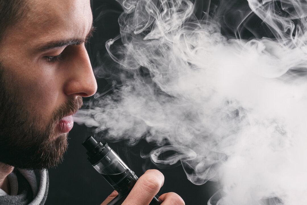 Teen Nearly Killed After Vaping for a Year Shares Horrifying Image of Collapsed Lungs