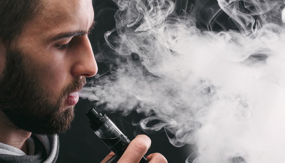 Teen Nearly Killed After Vaping for a Year Shares Horrifying Image of Collapsed Lungs