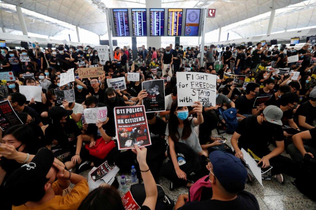 Hong Kong’s Airport Reopens After Unprecedented Closure