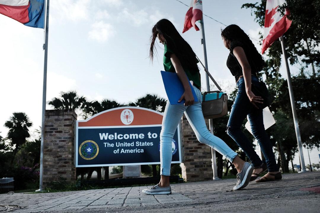 New Rule Bans Immigrants From Being a ‘Public Charge’