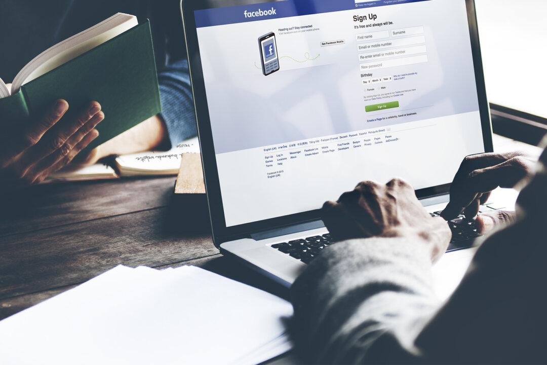 Police Puzzled Over Woman Found Dead in Wrecked Car Until They Checked Her Facebook