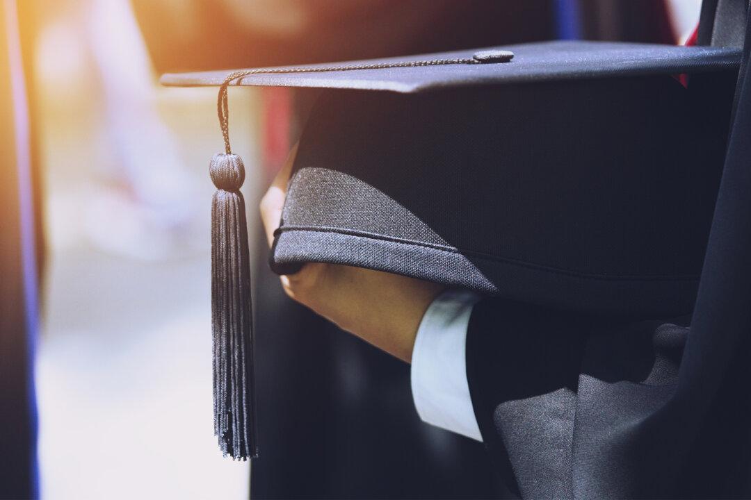 Homeless 17-Year-Old High School Senior Earns 3 Million in Scholarships Living in Shelter