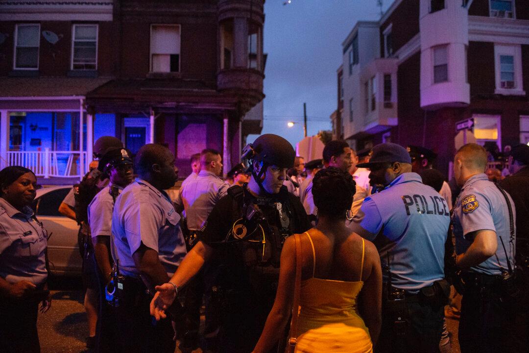 Police Officers Harassed During Long Standoff with Shooter in Philadelphia, Video Shows
