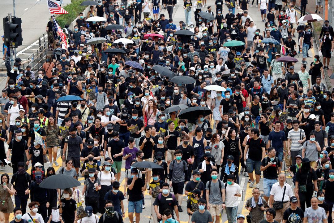 China Expert Warns Hongkongers Beijing Could Launch an Attack on Protesters at This Weekend’s Rally